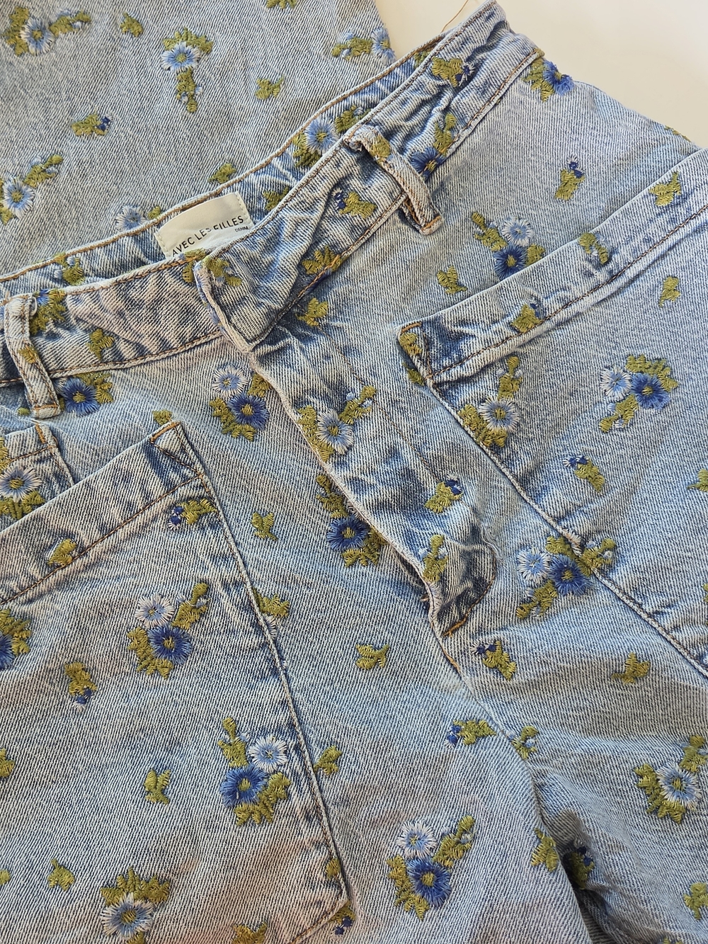 Avec Les Filles High Rise Embroidered Floral Straight Leg Jeans Size 29 EUC Boho